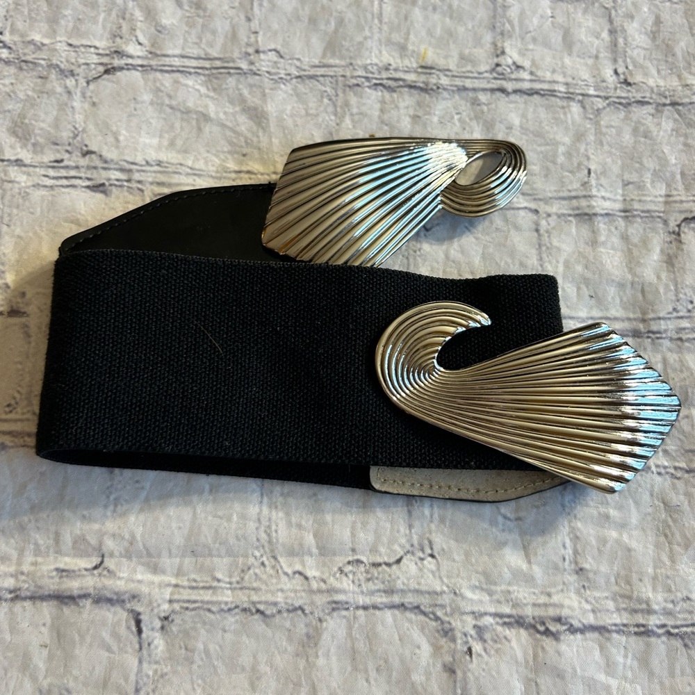 STEVEN BY STEVE MADDEN BONDED LEATHER/LEATHER LINING BLACK STRETCH SILVER BUCKLE